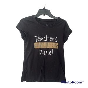 Medium teachers rule 👕